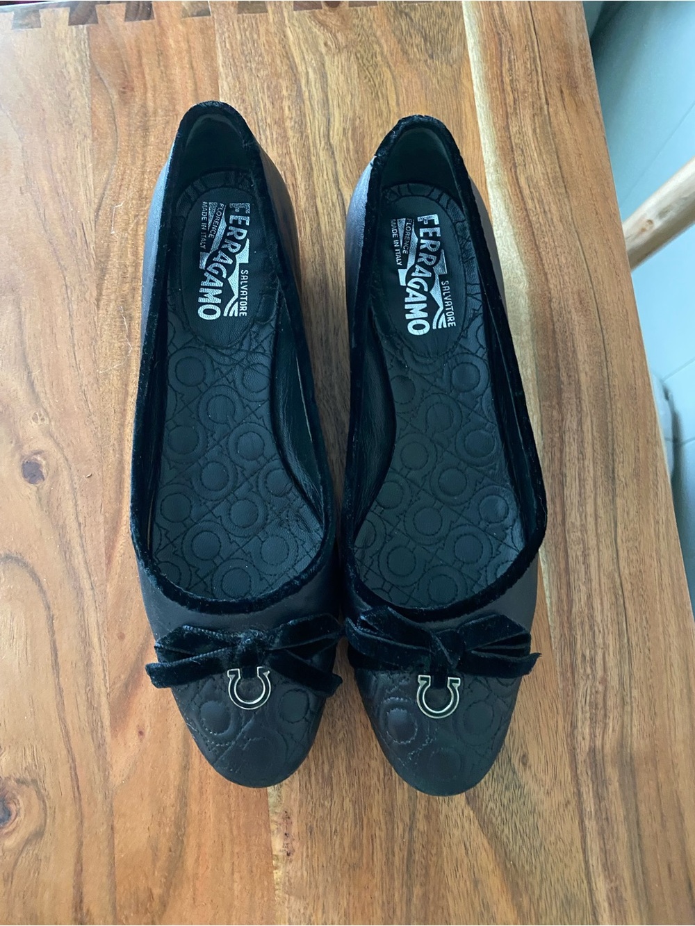 Salvatore Ferragamo Black Ballet Flats with Bow size 7 never worn